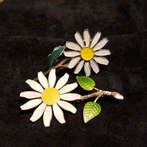 Vintage Daisy Barrett and Brooch set